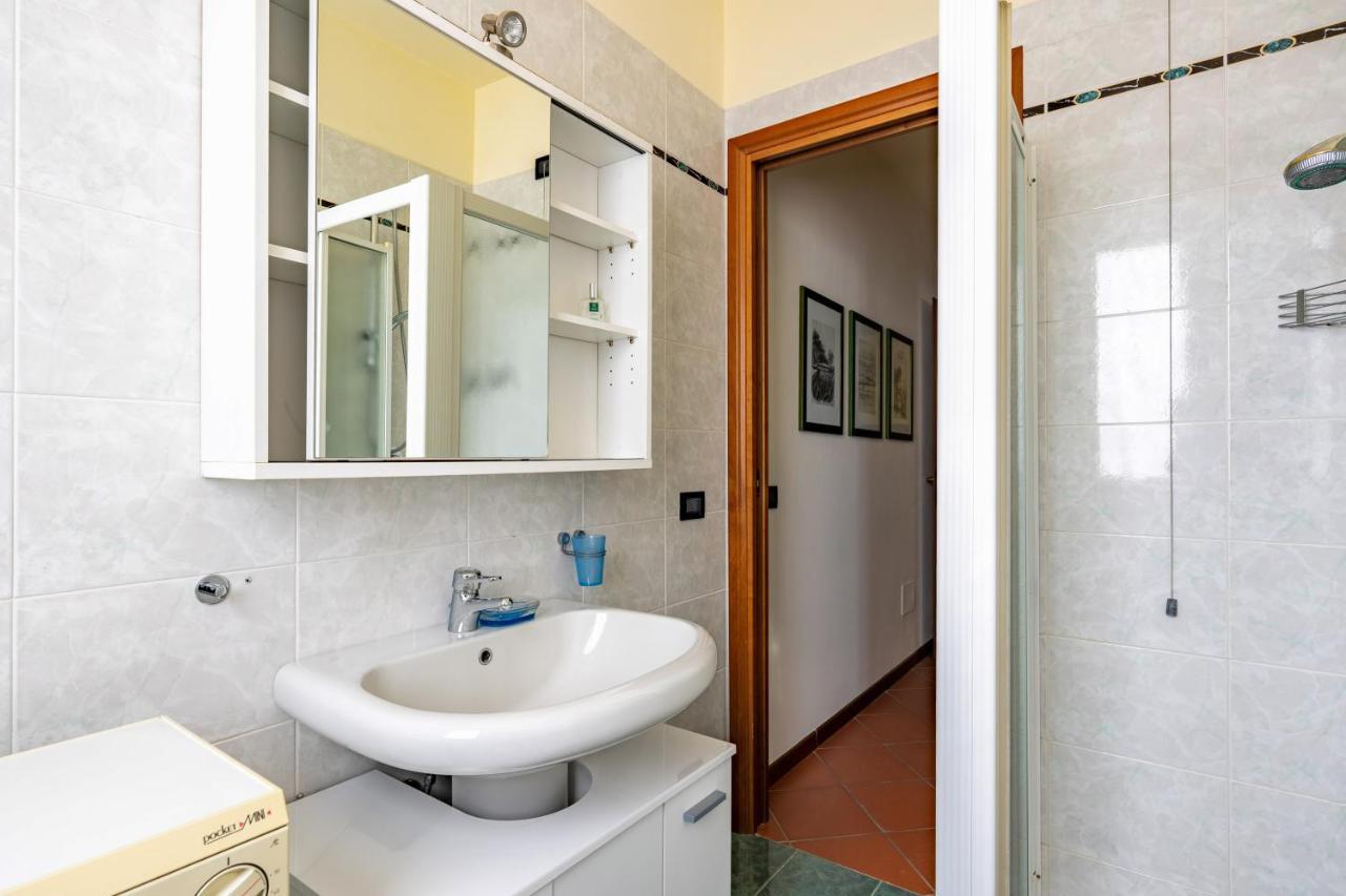 Pool - Marge Apartment - By Host4U Padenghe sul Garda Exterior foto